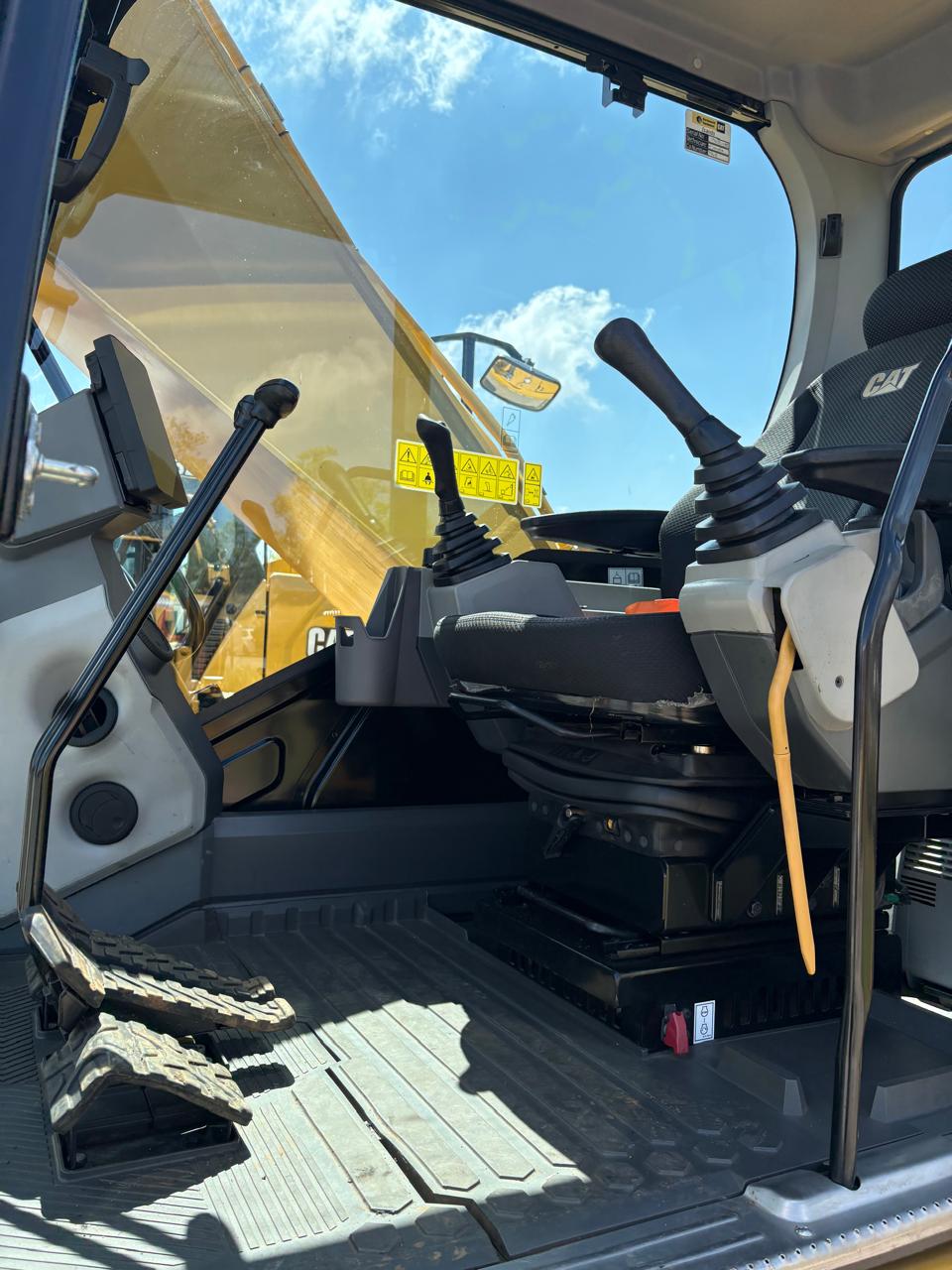 CATERPILLAR 320GX EXCAVATOR