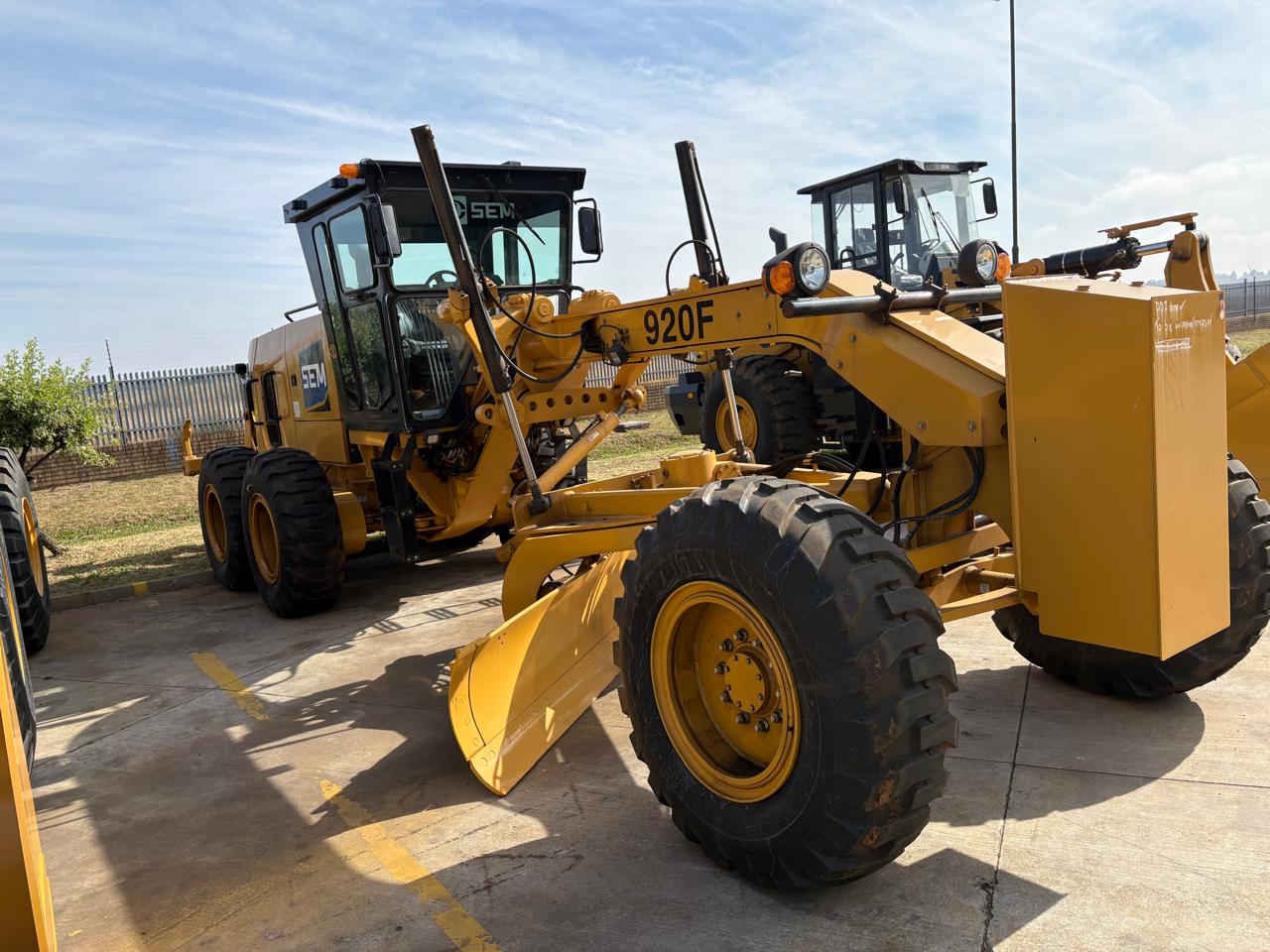 SEM 920F GRADER