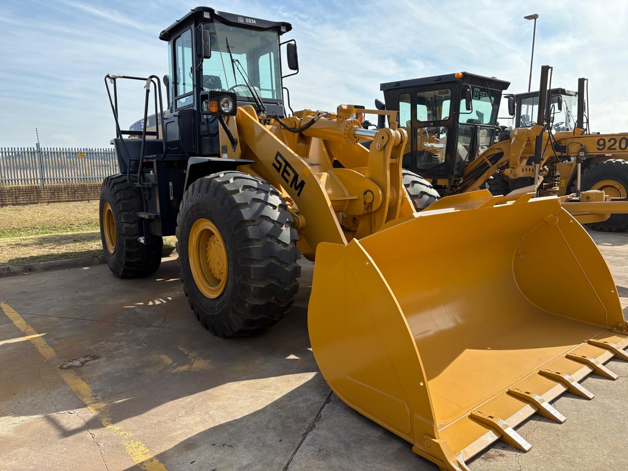 SEM 655D LOADER