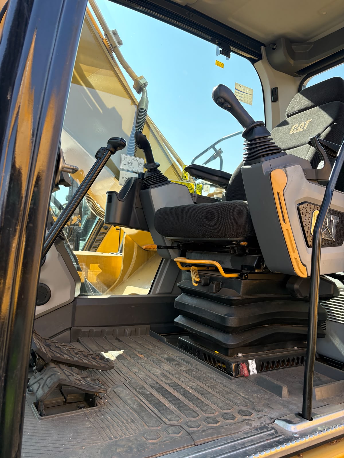 CATERPILLAR 320GC EXCAVATOR