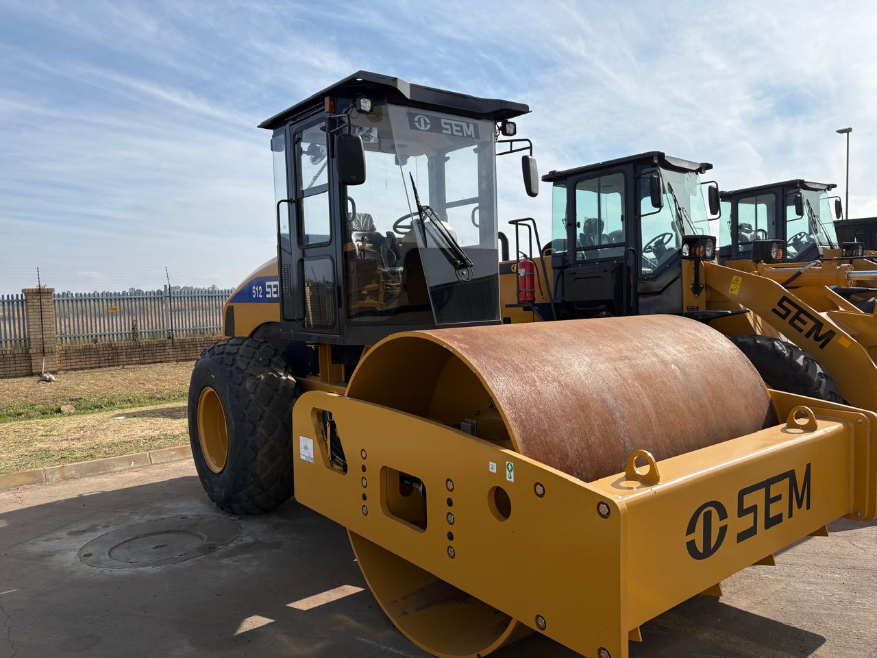 SEM 512 SMOOTH DRUM ROLLER (12 TON)