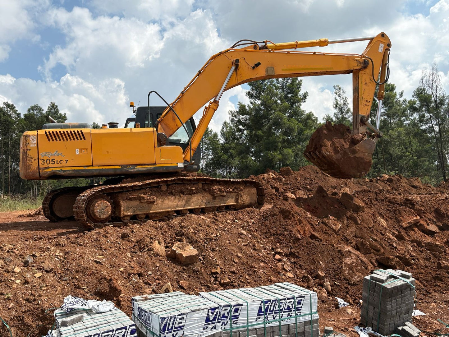 2012 HYUNDAI ROBEX 305LC-7 EXCAVATOR