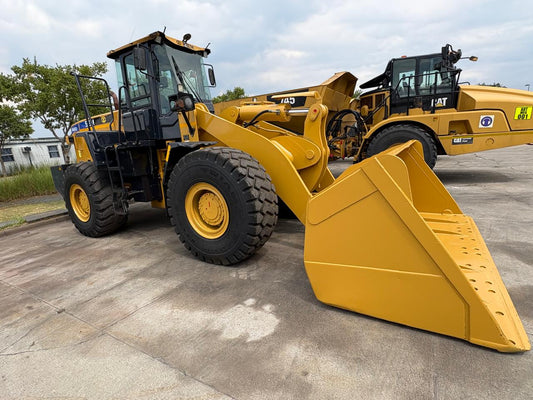 2023 SEM 660D LOADER