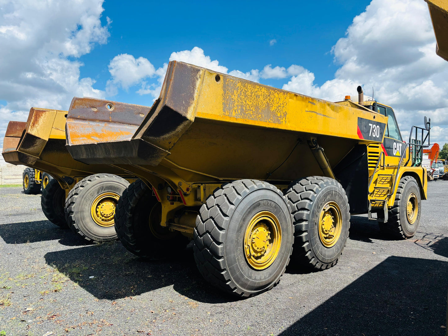 CATERPILLAR 730 ARTICULATED DUMP TRUCK