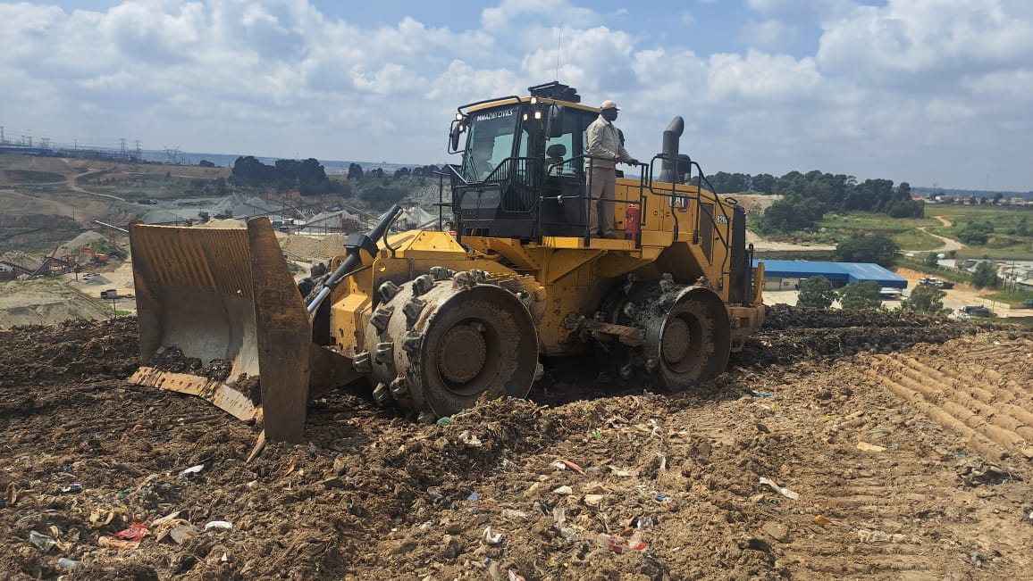 CATERPILLAR 826K LANDFILL COMPACTOR