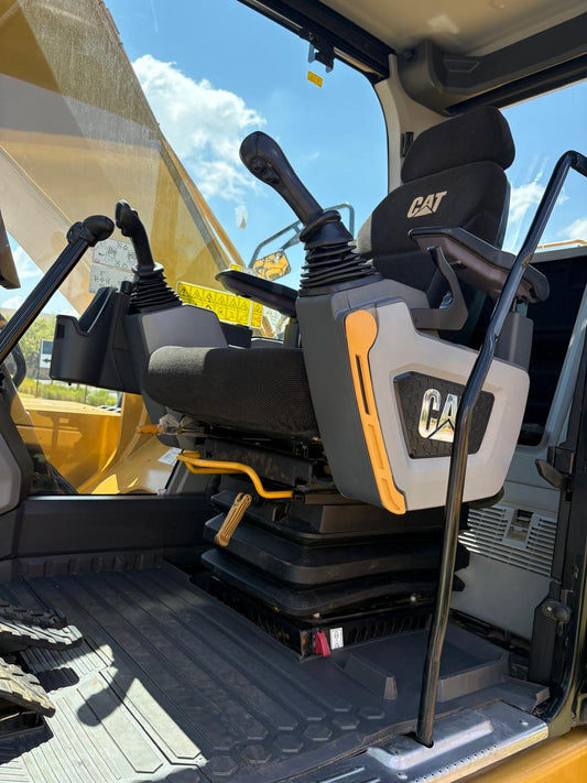 CATERPILLAR 320 EXCAVATOR