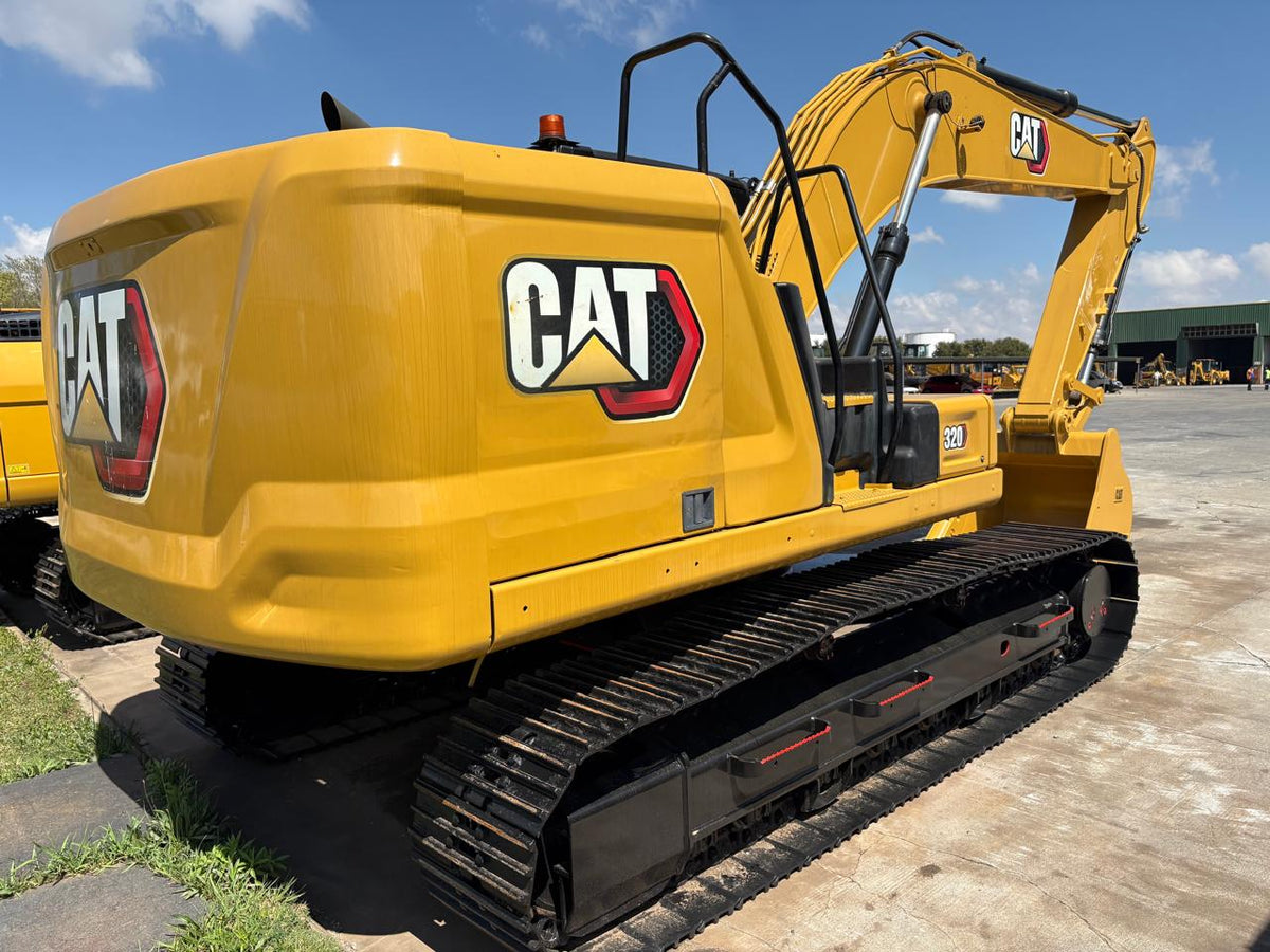CATERPILLAR 320 EXCAVATOR