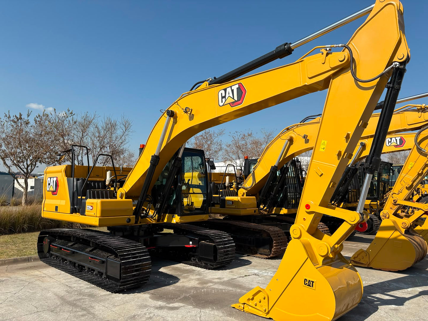 CATERPILLAR 320 EXCAVATOR