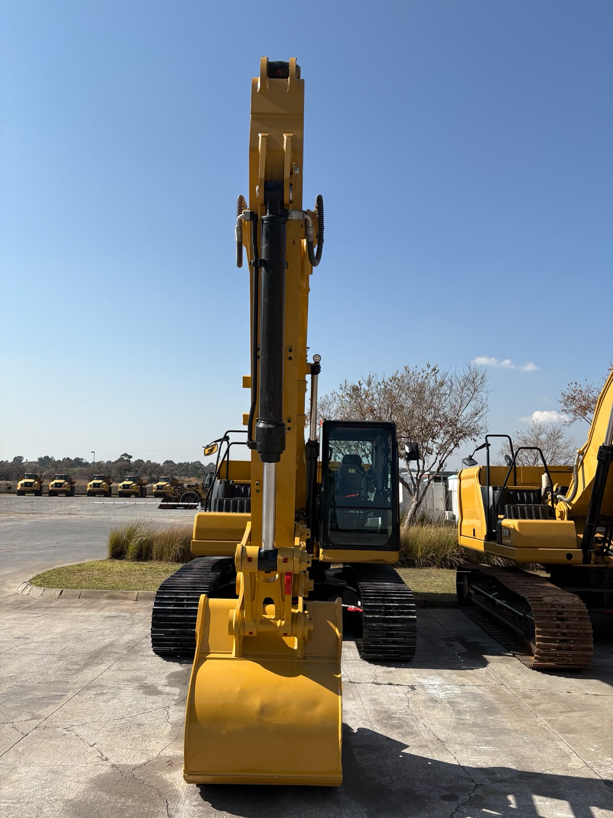 CATERPILLAR 320 EXCAVATOR