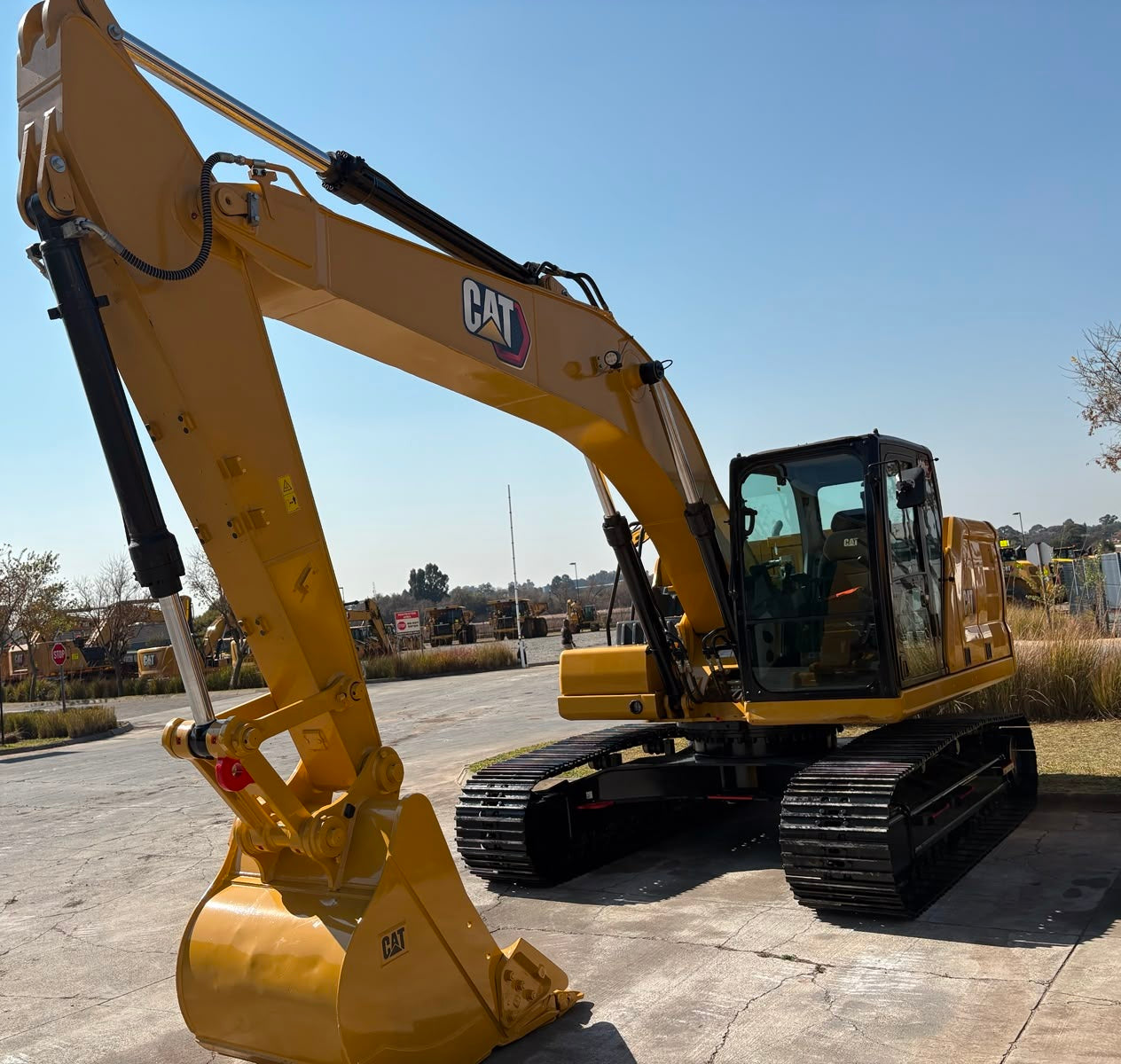 CATERPILLAR 320 EXCAVATOR