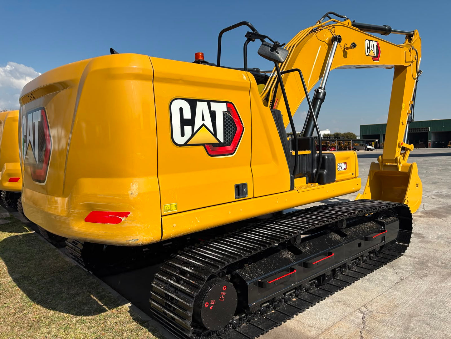 CATERPILLAR 320 EXCAVATOR