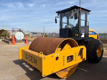 SEM 512 SMOOTH DRUM ROLLER (12 TON)