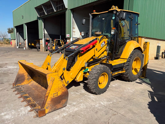 CATERPILLAR 426 4X4 BACKHOE LOADER TLB