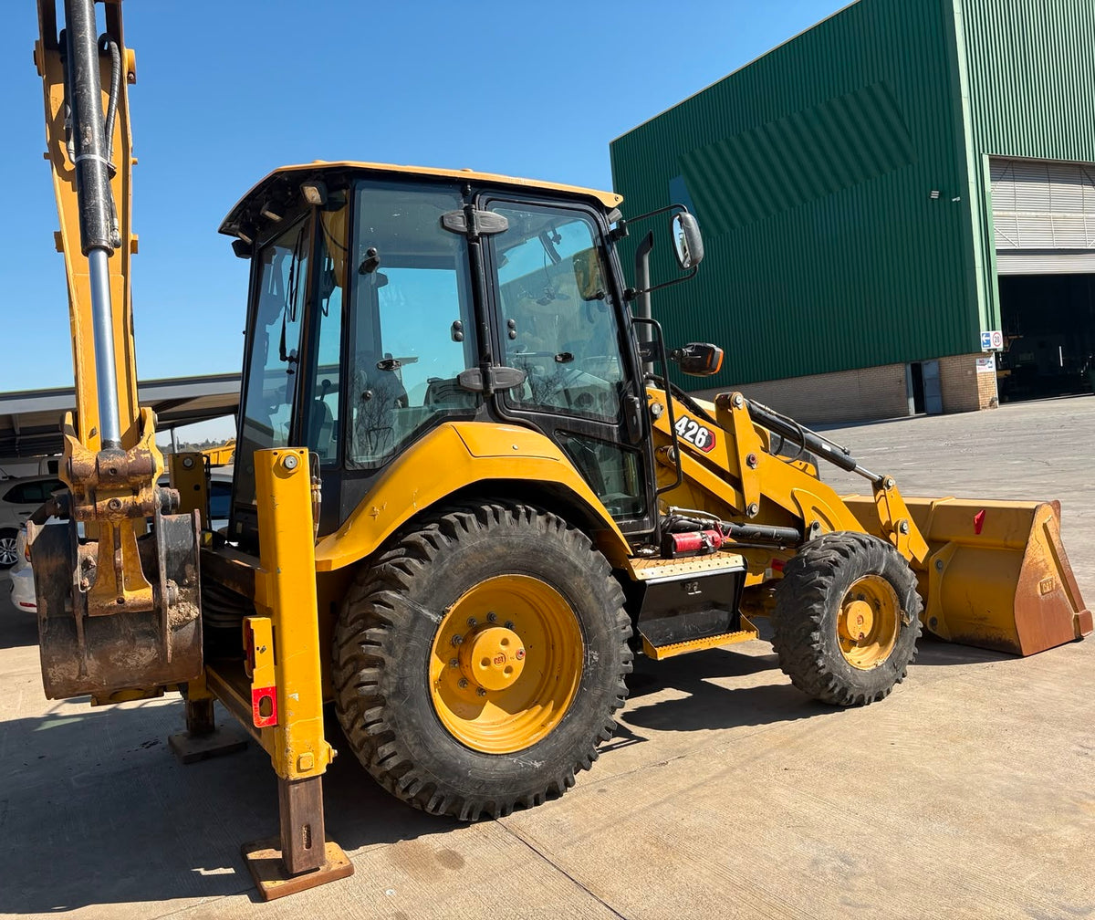 CATERPILLAR 426 4X4 BACKHOE LOADER TLB
