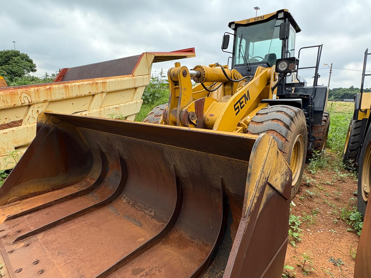 SEM 660D wheel loader on site