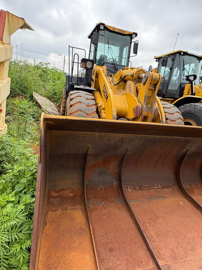 SEM 660D loader bucket detail